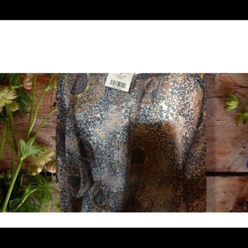 Azur Plus Size STUNNING Cover Up Or Kimono. NWT Plus Size O/S Fits Most - Picture 4 of 5
